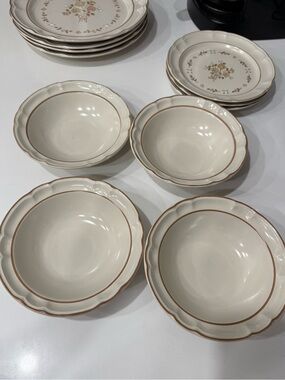 CORDELLA Burnet collection stoneware hand decorated Japan soup bowls (4)